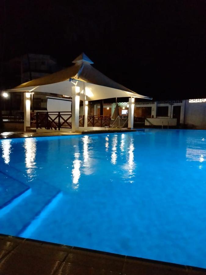 Kenya Bay Beach Hotel Bamburi Esterno foto