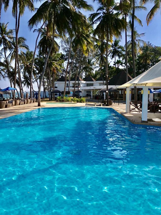 Kenya Bay Beach Hotel Bamburi Esterno foto