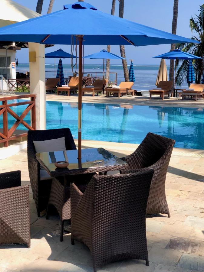 Kenya Bay Beach Hotel Bamburi Esterno foto