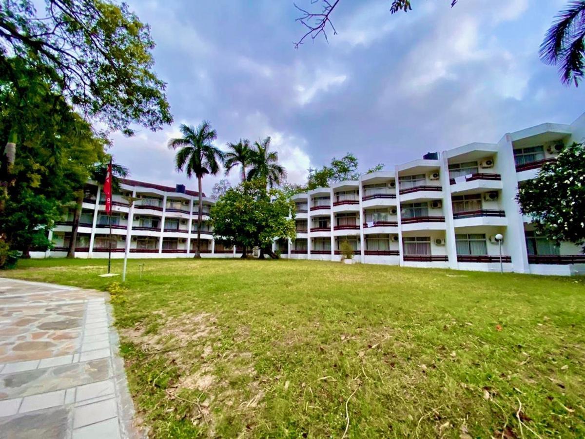 Kenya Bay Beach Hotel Bamburi Esterno foto