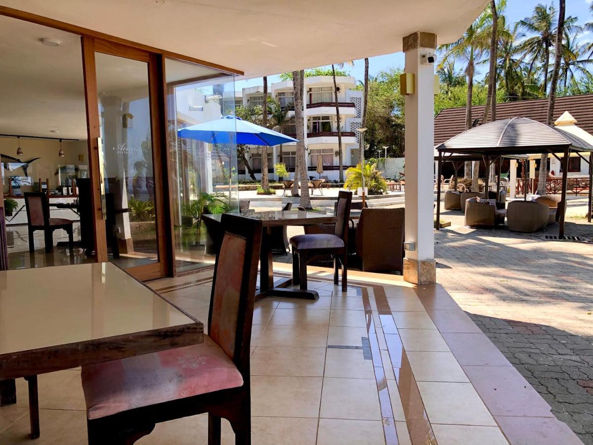 Kenya Bay Beach Hotel Bamburi Esterno foto
