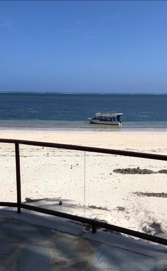 Kenya Bay Beach Hotel Bamburi Esterno foto