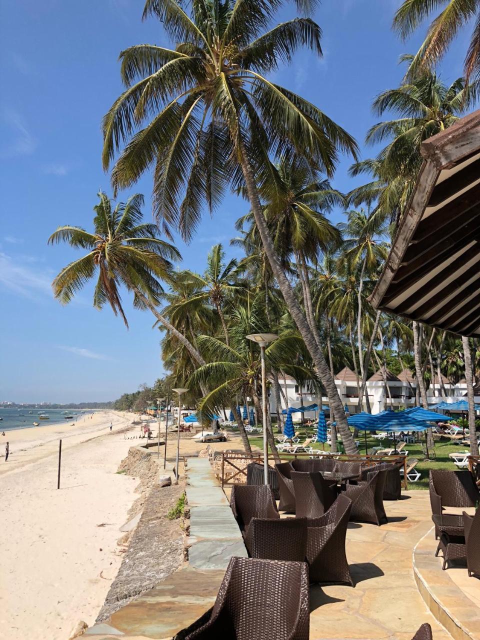 Kenya Bay Beach Hotel Bamburi Esterno foto