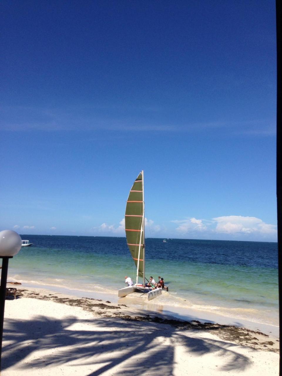 Kenya Bay Beach Hotel Bamburi Esterno foto