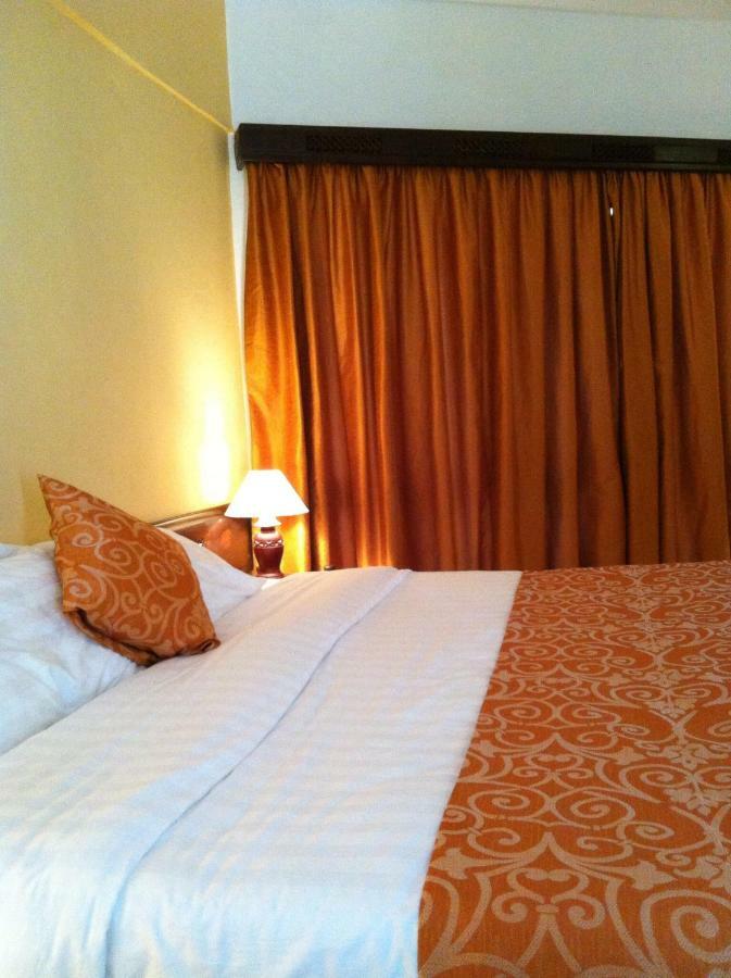 Kenya Bay Beach Hotel Bamburi Esterno foto